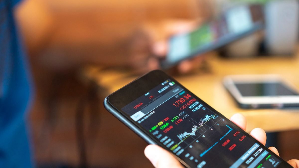 Como analisar uma ação antes de comprar: o guia do investidor inteligente